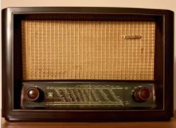 Image of a vintage radio