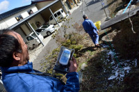 Takeshi Yamakawa of Tokyo Shimbun (black hair) and Iitate Village resident Nobuyoshi Ito (grey hair). Outdoor radiation air dose at this location in Iitate is 0.631 μSv/hour, almost 3x higher than the government limit of 0.23 μSv/hour. (Photo courtesy of Takeshi Yamakawa of Tokyo Shimbun (black hair) and Iitate Village resident Nobuyoshi Ito (grey hair). Outdoor radiation air dose at this location in Iitate is 0.631 μSv/hour, almost 3x higher than the government limit of 0.23 μSv/hour. (Photo courtesy of